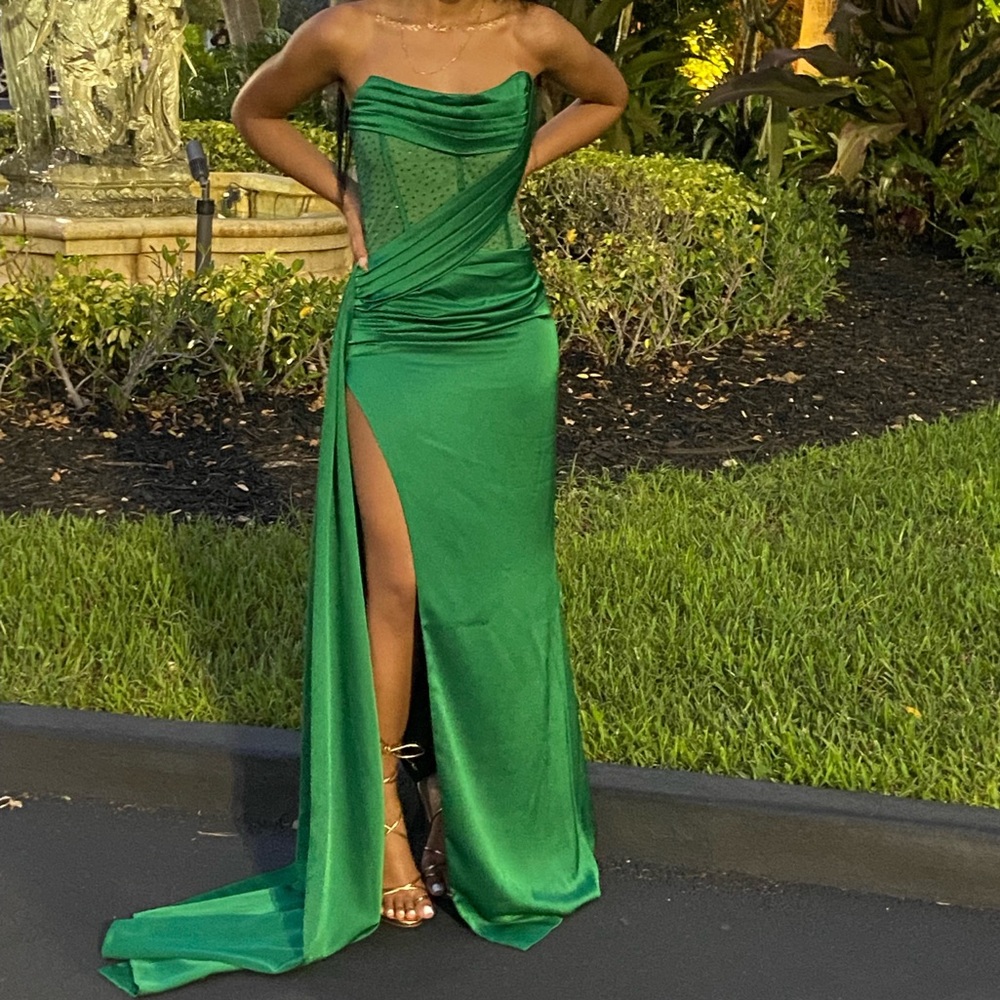 Miss Circle Emerald Green, maxi, high slit, corset dress